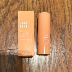 New and unused. Sand & Sky Anti Aging Eye Crème